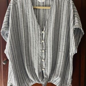 Time and Tru Black and White Boxy Button Down Shirt